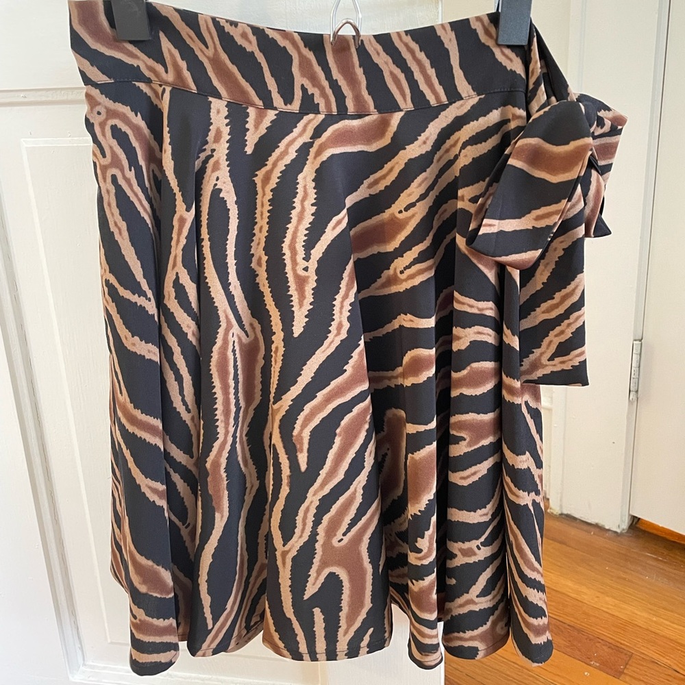Flowy printed skirt